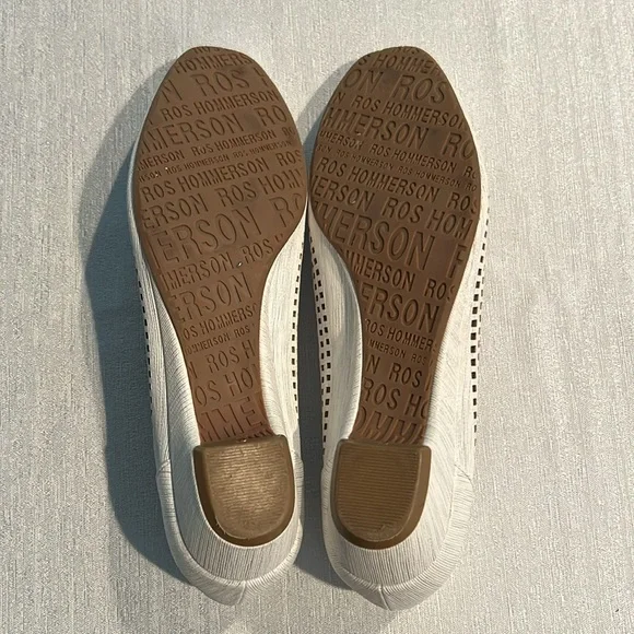 Ros Hommerson ‘Tina’ Flat Slip On Shoes w/ Hole Amazing quality Size 8 Like new - Picture 13 of 15